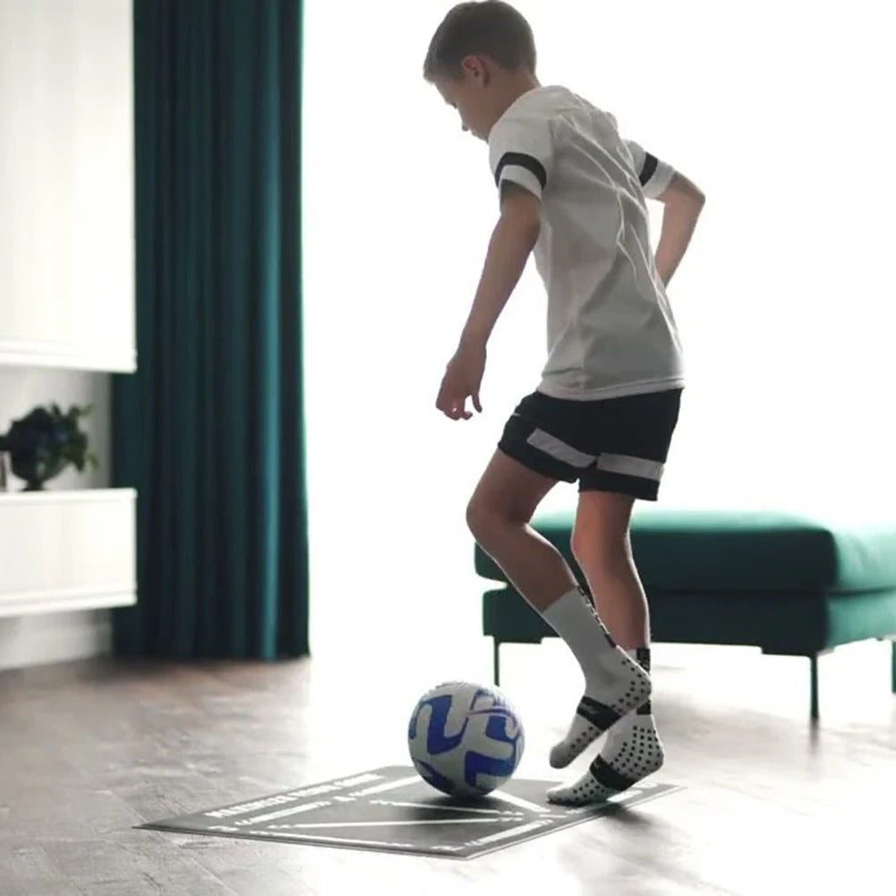 Non-slip rubber football training mat with numbered position markers, low-noise for ball control and footwork, 90 × 60 cm (35.4 × 23.6 in)