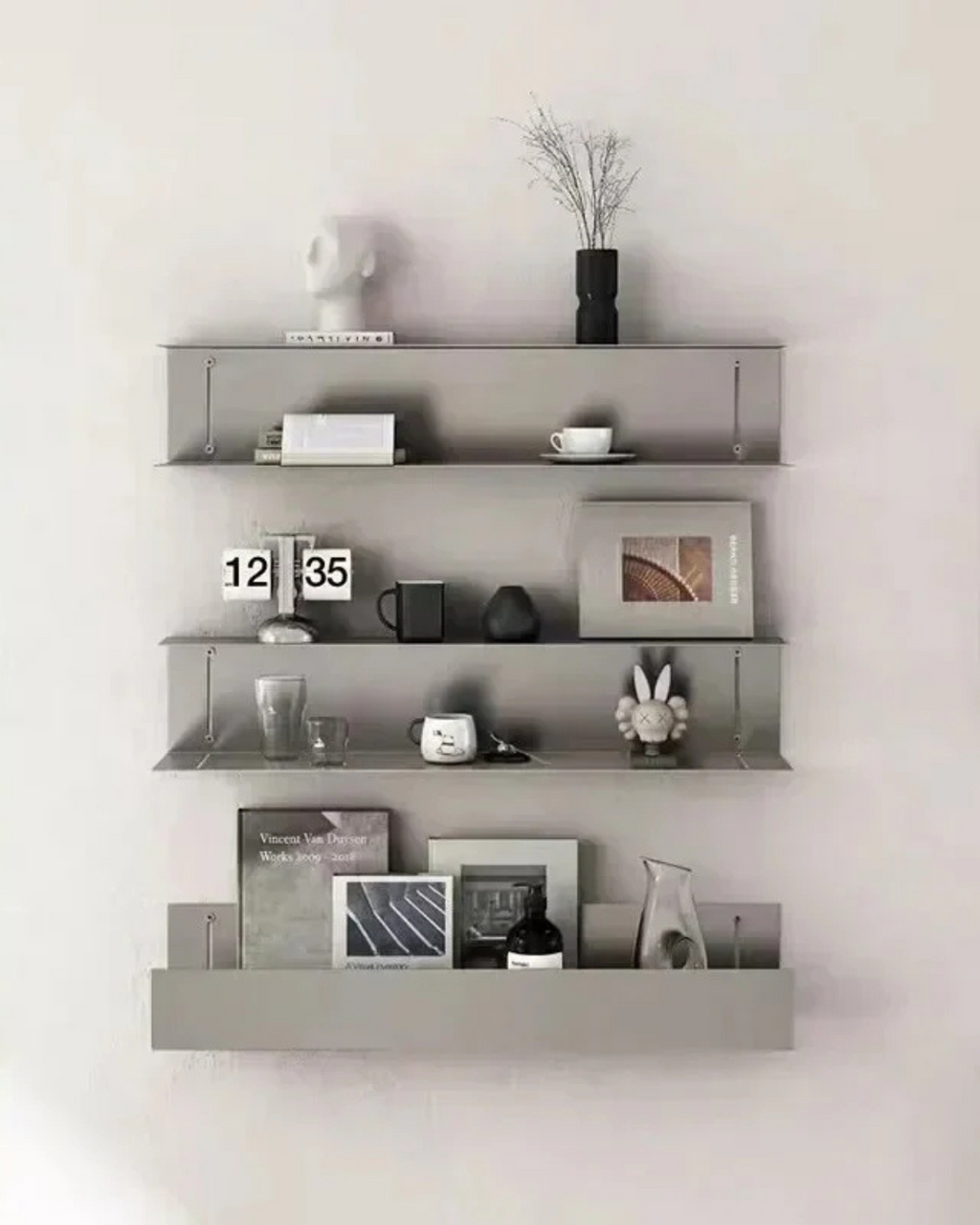 Calmara – Elegantes Wandregal aus Edelstahl