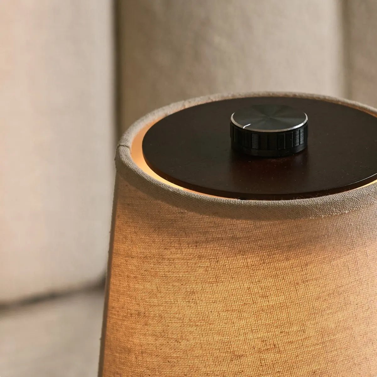 Bolania | Tischlampe - Dimmbare Minimalistische Lampe aus Holz - Wiederaufladbar