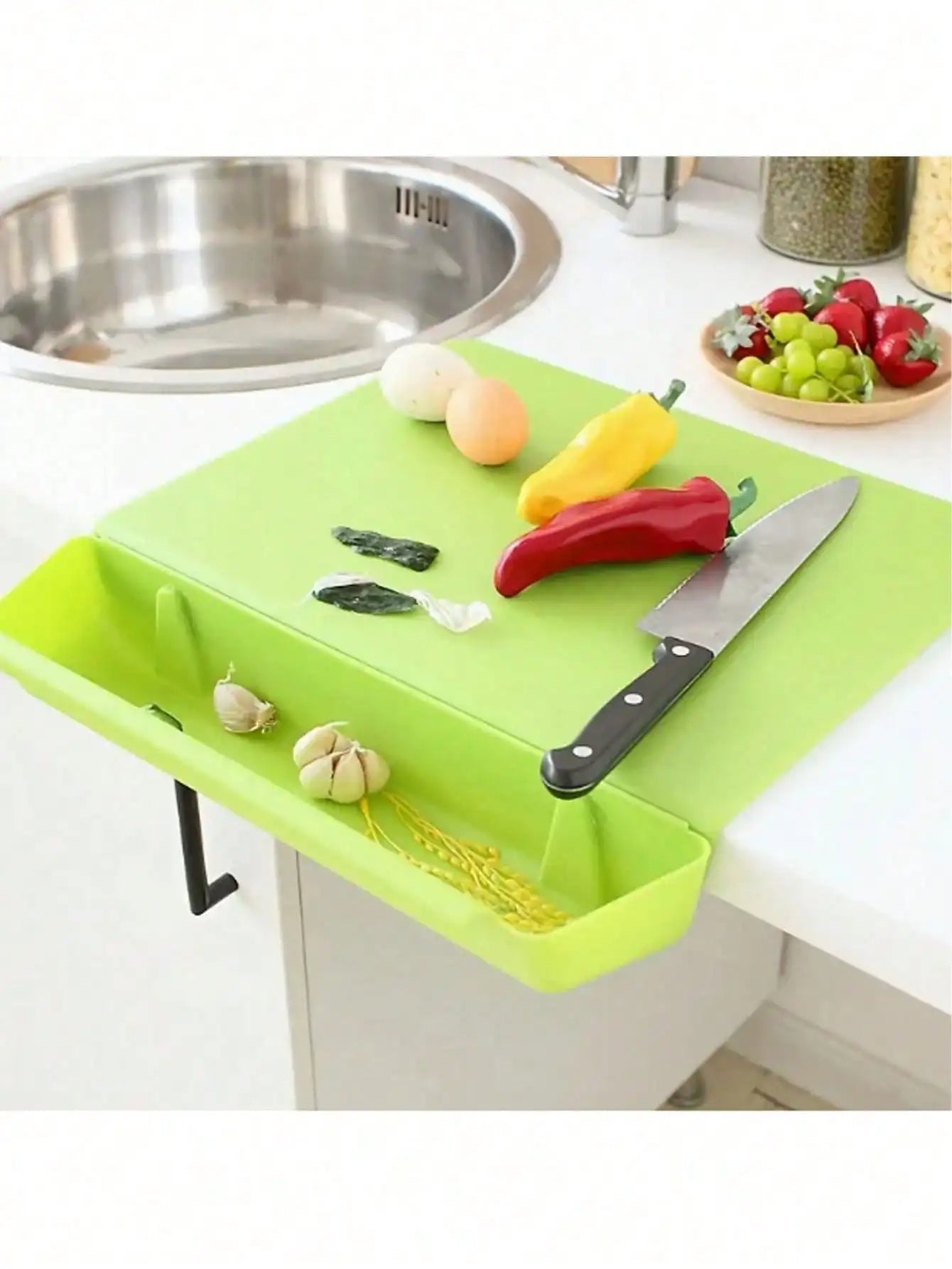 2 - in - 1 Schneidebrett mit Auffangschale und Clip - Halterung aus BPA - Freiem Kunststoff für die Küche - Bolania
