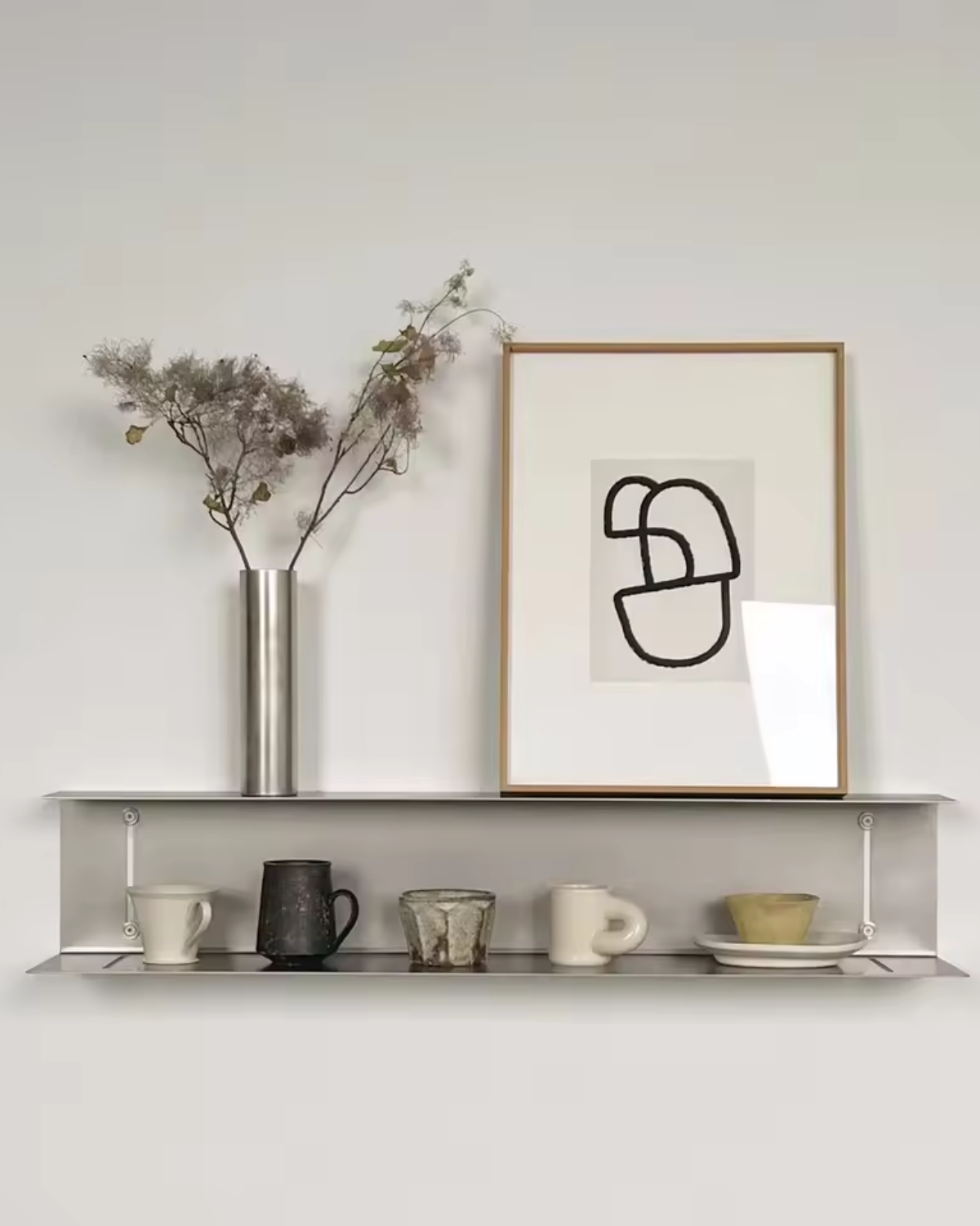 Calmara – Elegantes Wandregal aus Edelstahl