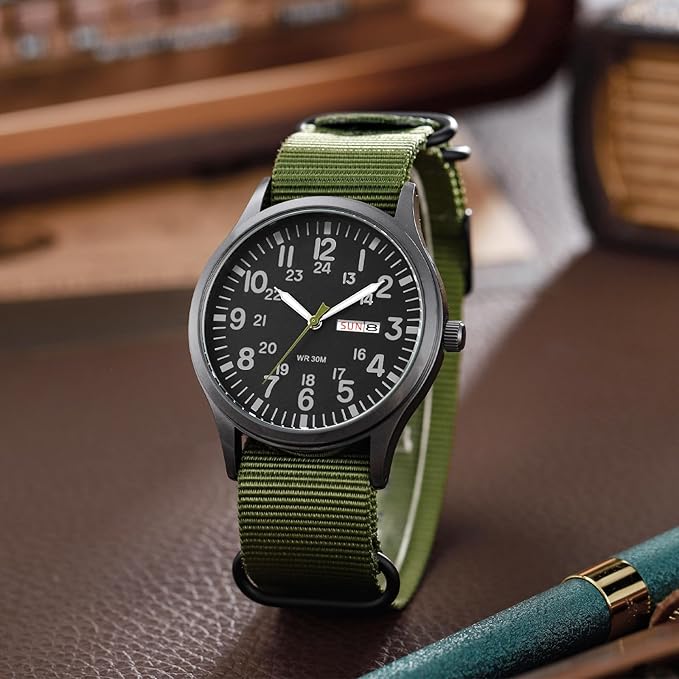 Herrenuhr mit Textilarmband und Datumsanzeige, 24-Stunden-Skala, Gehäuse 42 mm, Spritzwassergeschützt