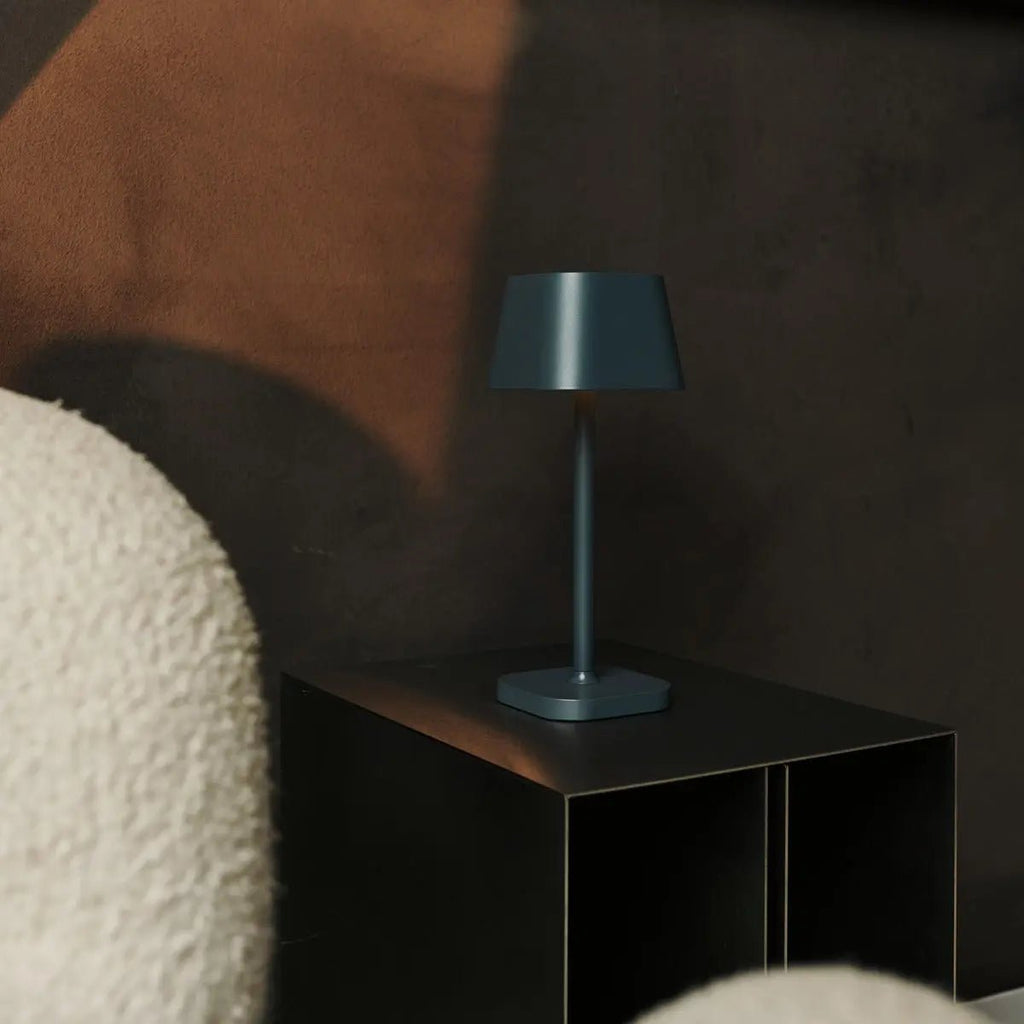 Bolania | Tischlampe - Stilvolle wiederaufladbare steingraue Lampe - dimmbar