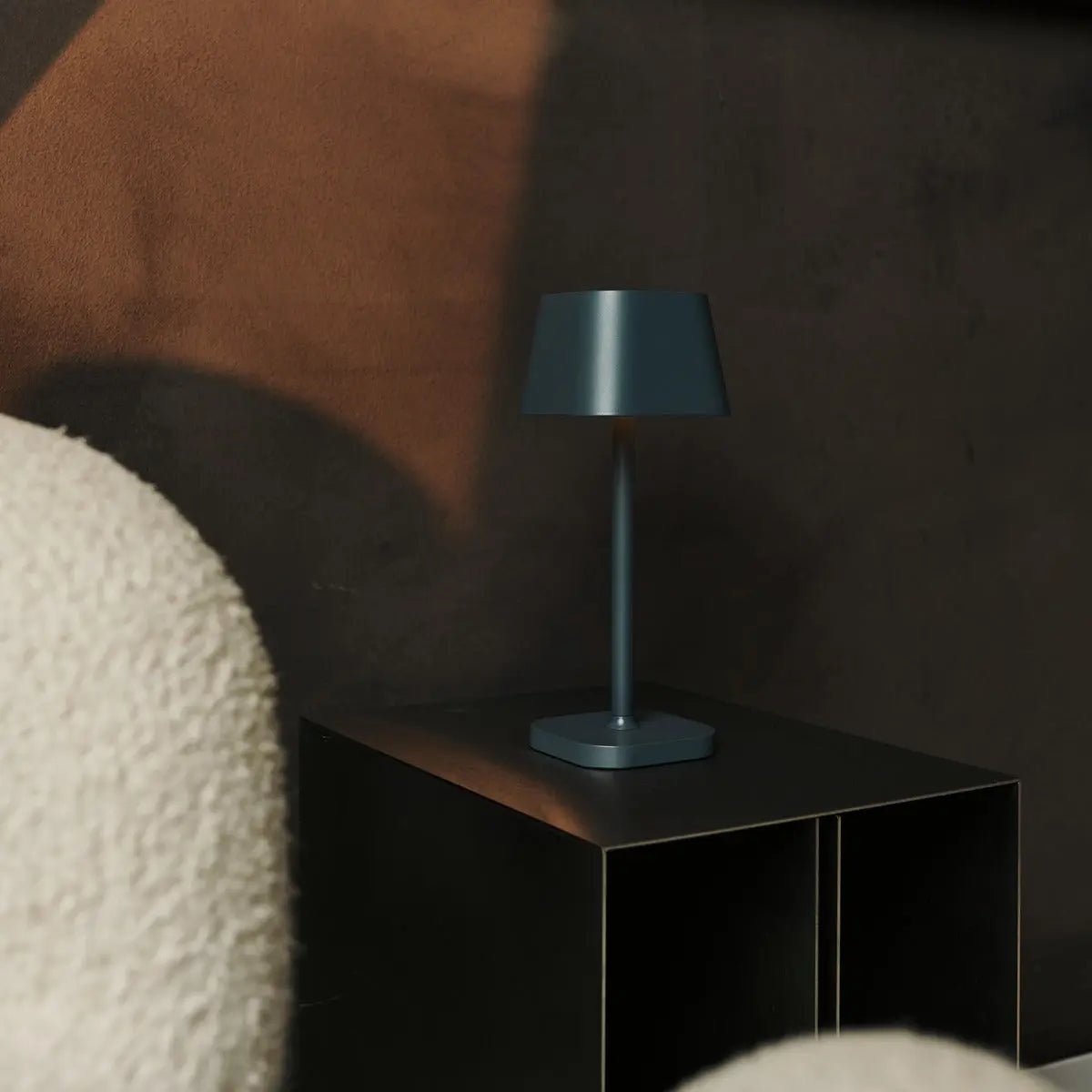 Bolania | Tischlampe - Stilvolle wiederaufladbare steingraue Lampe - dimmbar