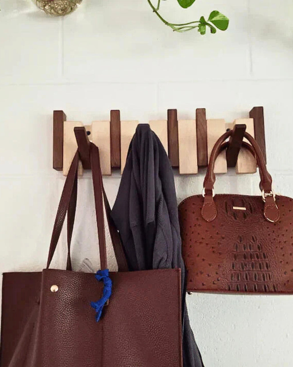 Arboria Wandhaken – Edle Holzleiste für Stilvolles Aufbewahren