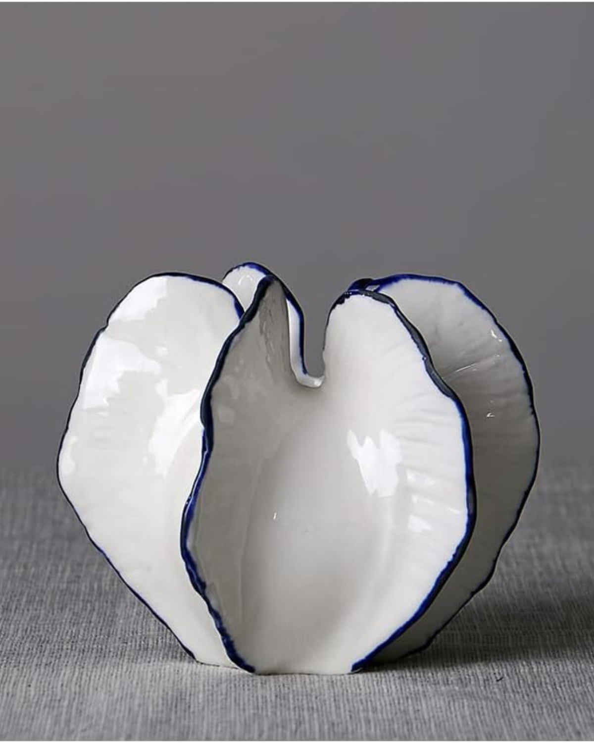 Floravia Aurea – Elegante Keramikvase mit Skulpturaler Silhouette