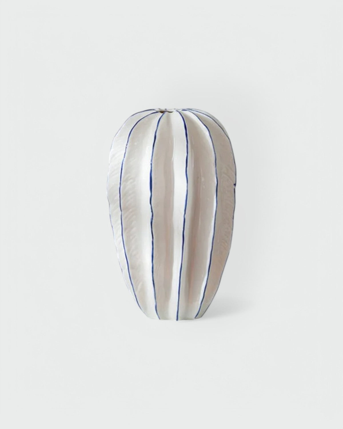 Floravia Aurea – Elegante Keramikvase mit Skulpturaler Silhouette