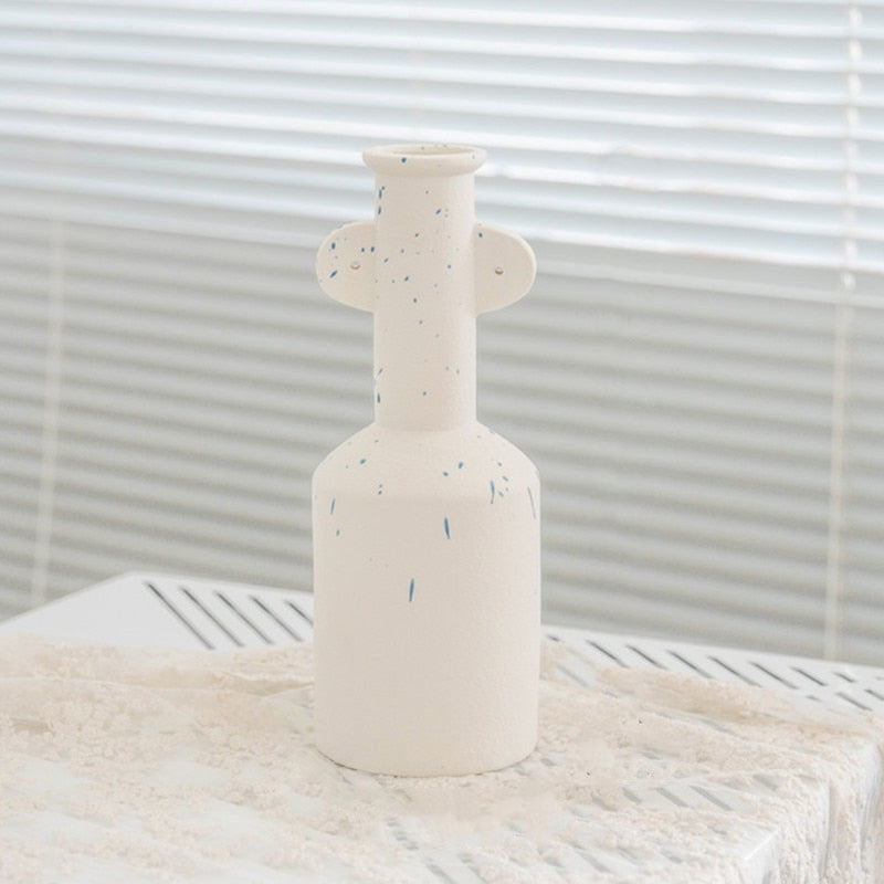 Decorative Ceramic Vase in Creamy White with a Matte Finish and Various Shapes for Dried Flowers and Home Decor