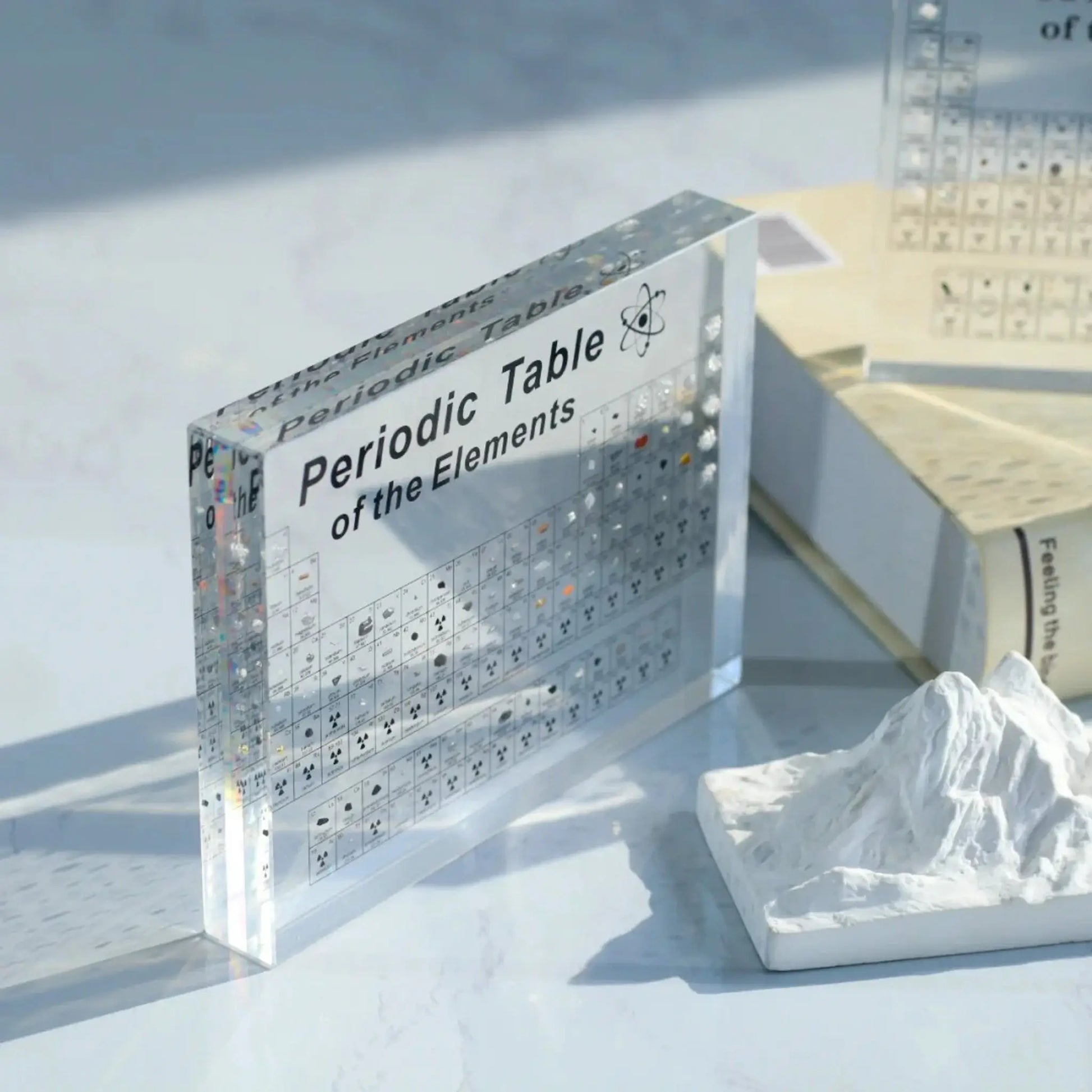 Periodensystem-Display mit 83 Echten Elementen aus Acryl mit Beleuchtetem Holz-Standfuß Lehrmaterial und Deko-Objekt