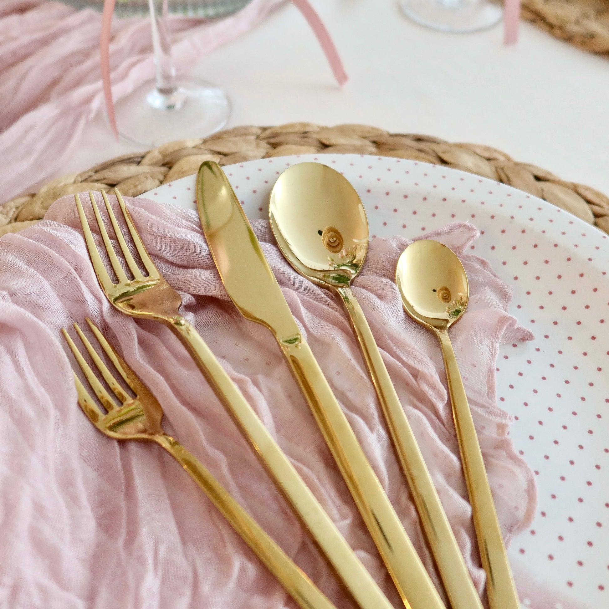 Cutlery Set 30-piece Made of 18/10 Stainless Steel for 6 People Polished Dishwasher Safe FDA-Approved Modern Design