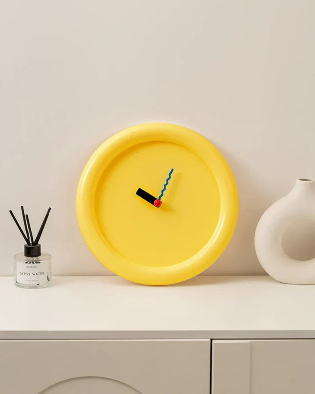 Jovia Coloris – Verspielte Wanduhr für Kreative Räume