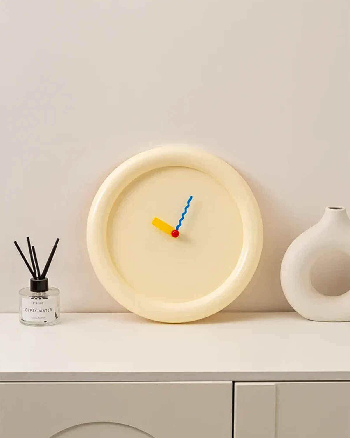 Jovia Coloris – Verspielte Wanduhr für Kreative Räume