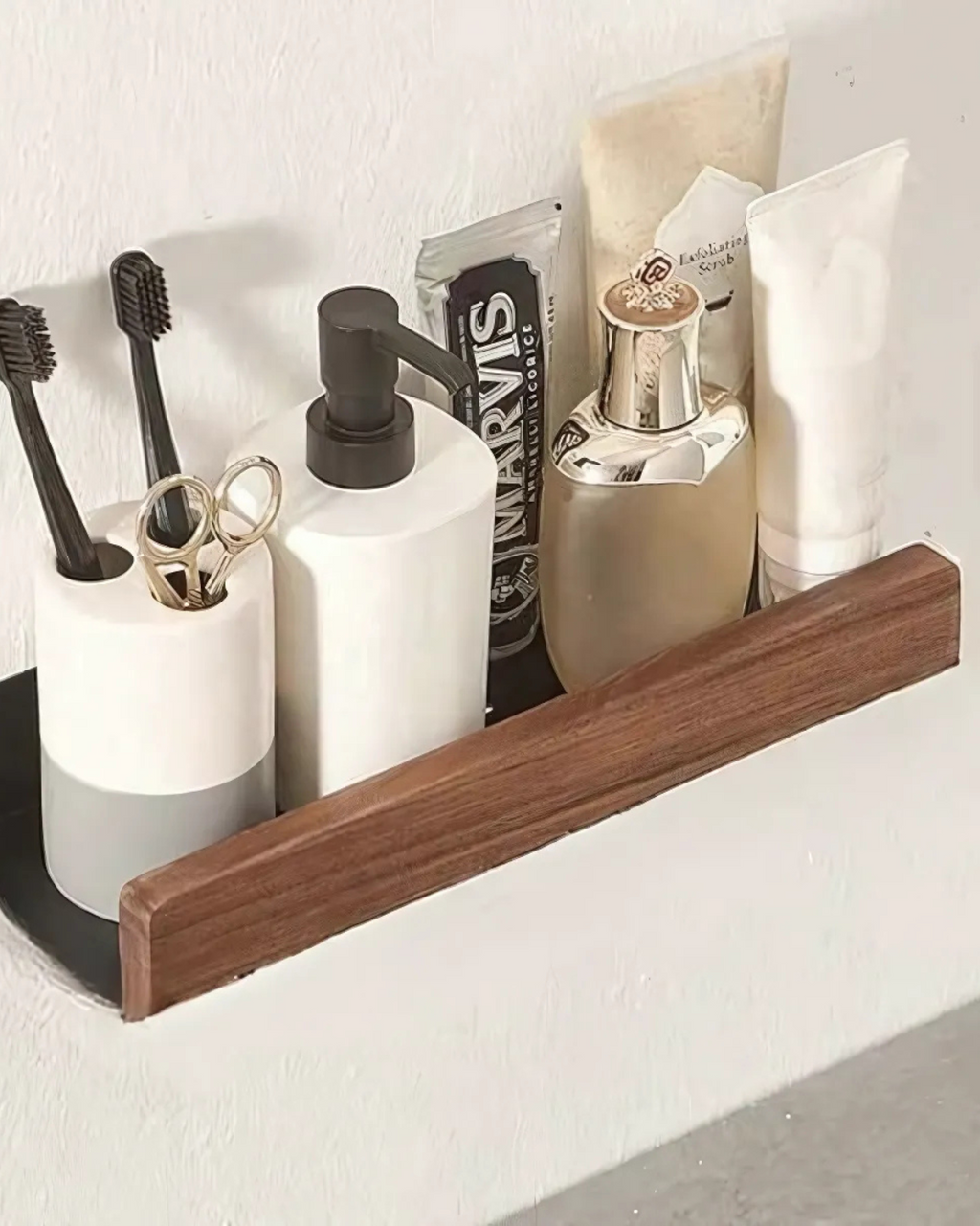 Linea Épure – Elegantes Wandregal aus Massivholz