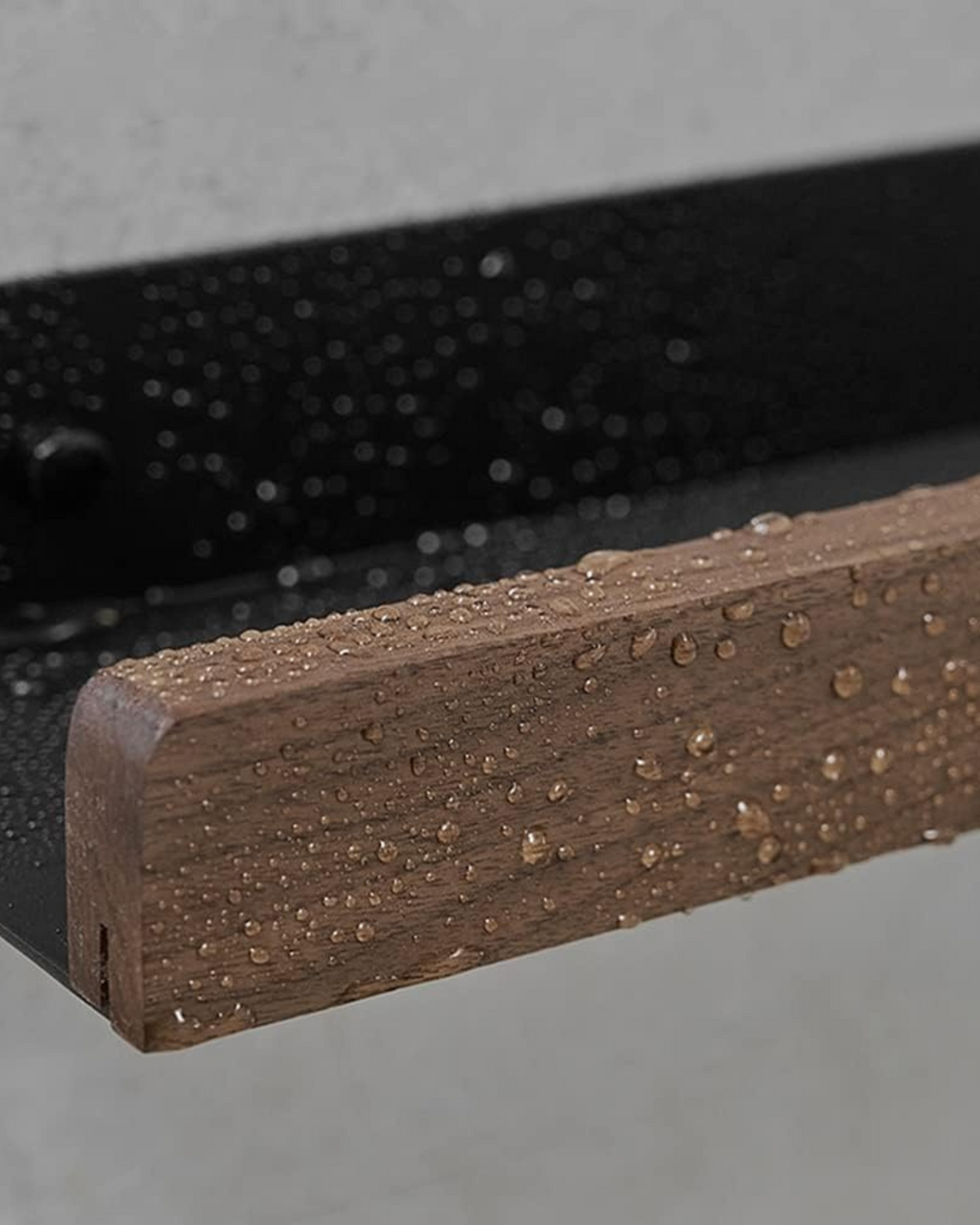 Linea Épure – Elegantes Wandregal aus Massivholz