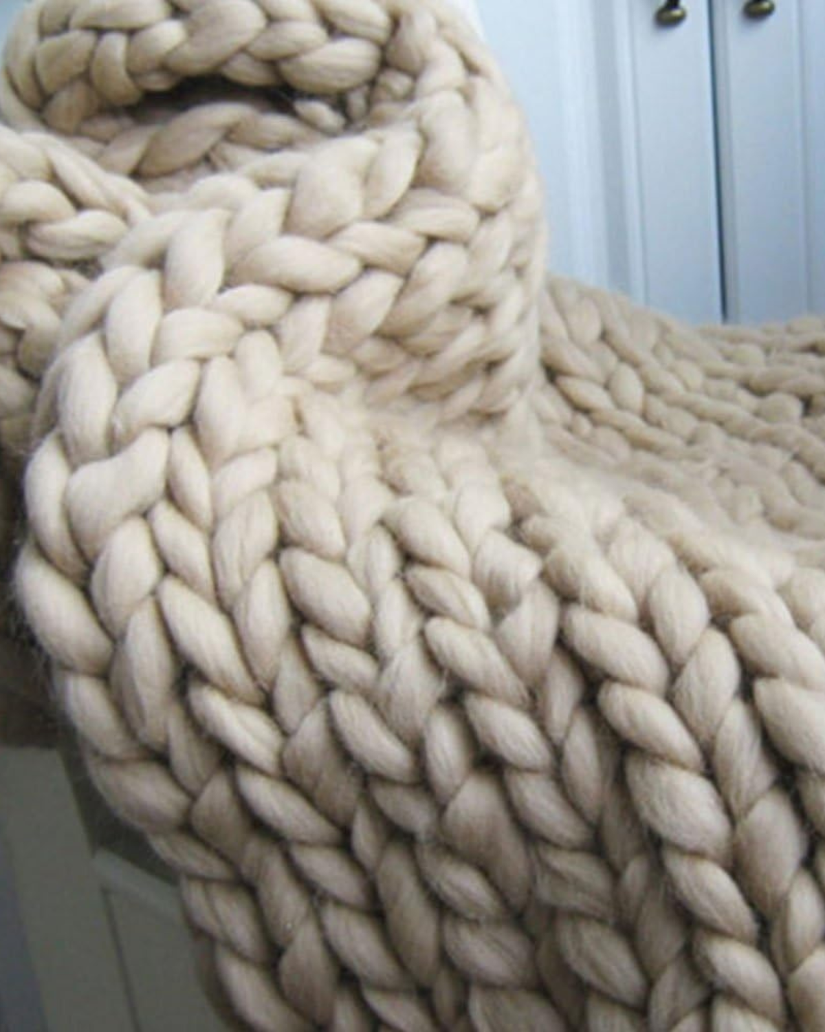 Majesté Luxe – Handgestrickte Kuscheldecke mit Extrastarker Struktur