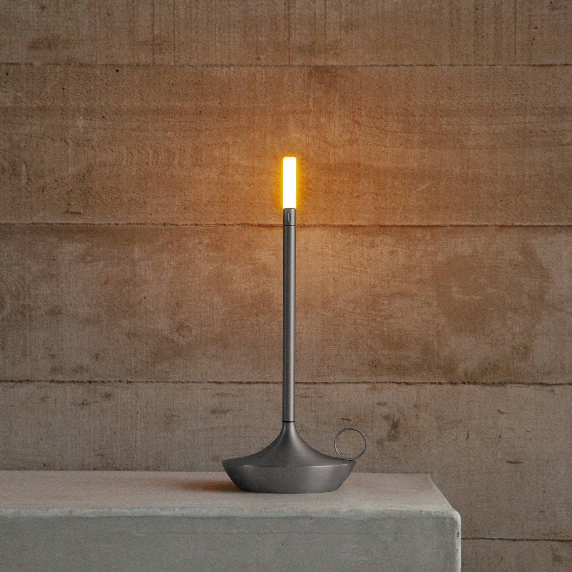 Bolania | Kerze - Elegante Tischlampe aus Metall und Glas - Schickes Ambiente