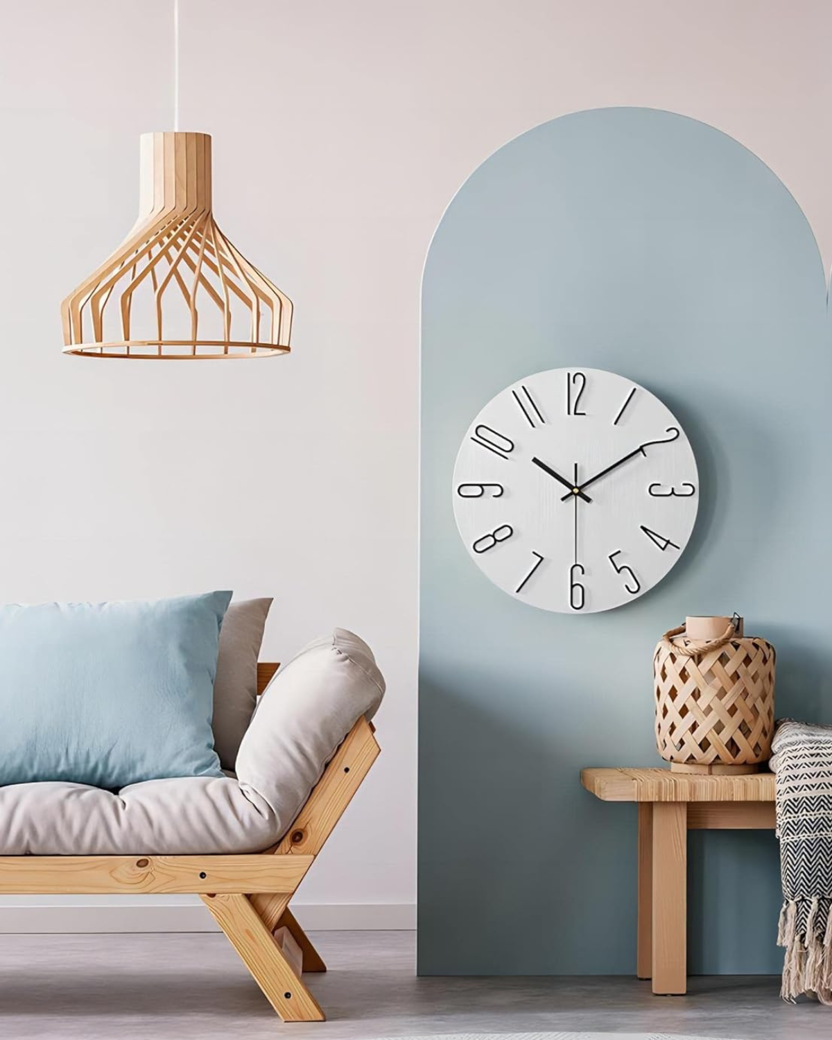 Nordica – Minimalistische Wanduhr aus Holzoptik