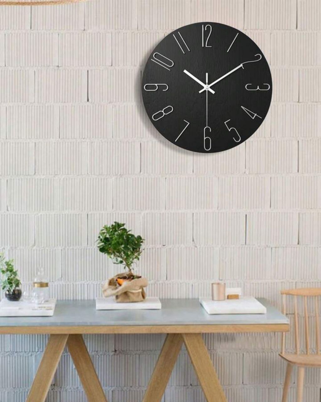 Nordica – Minimalistische Wanduhr aus Holzoptik