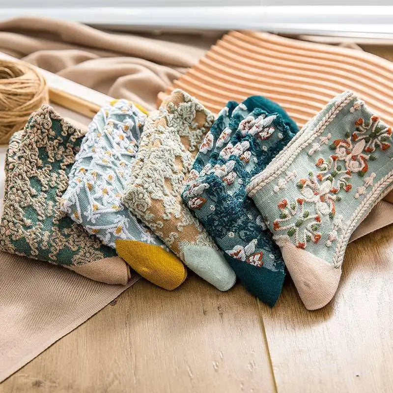 Women's Cotton Socks with Knitted Floral Pattern, Reinforced Heel