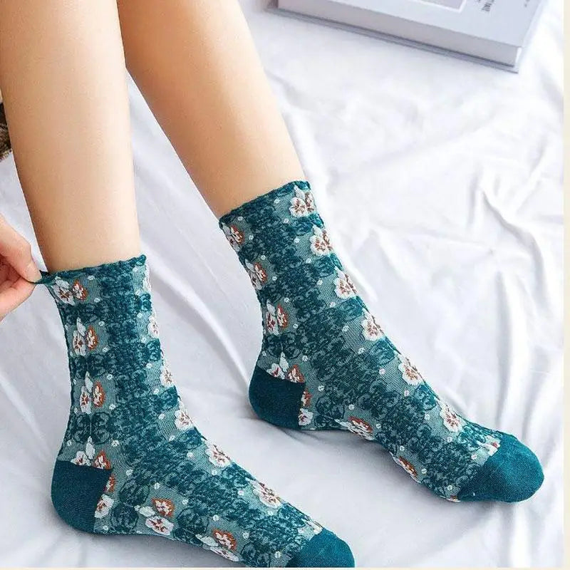 Women's Cotton Socks with Knitted Floral Pattern, Reinforced Heel