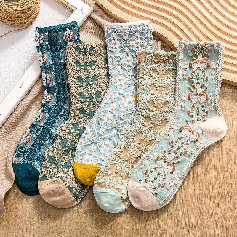Women's Cotton Socks with Knitted Floral Pattern, Reinforced Heel