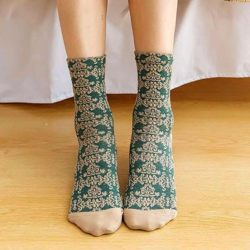 Women's Cotton Socks with Knitted Floral Pattern, Reinforced Heel