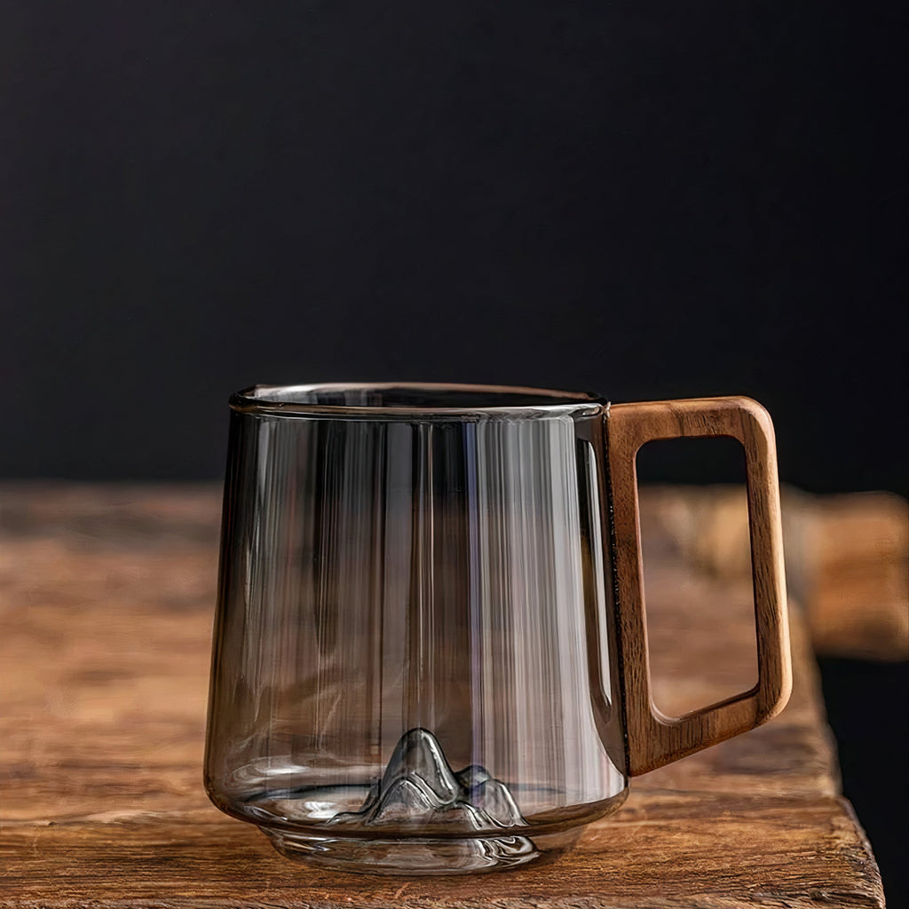 Kaffeebecher Glas Rauchgrau mit Holzgriff, Bergform im Inneren, 450 ml (15,2 fl oz)