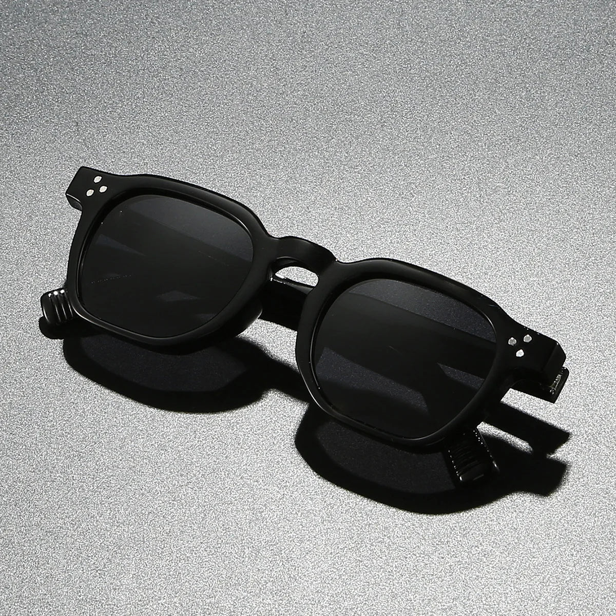 Sunglasses with Polarized Lenses and UV400 Protection, Tortoiseshell Temples, Square Frame