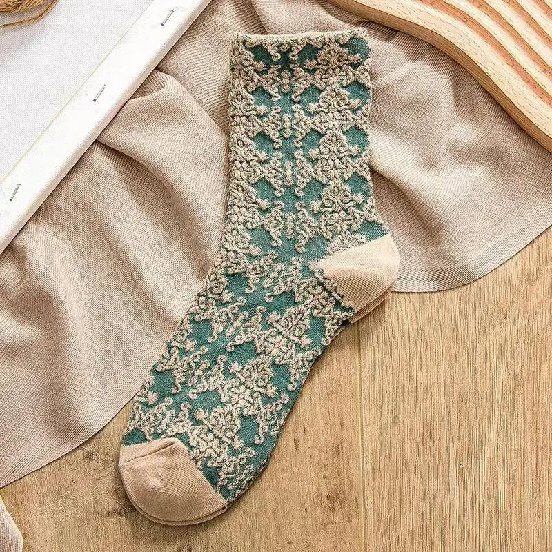 Women's Cotton Socks with Knitted Floral Pattern, Reinforced Heel