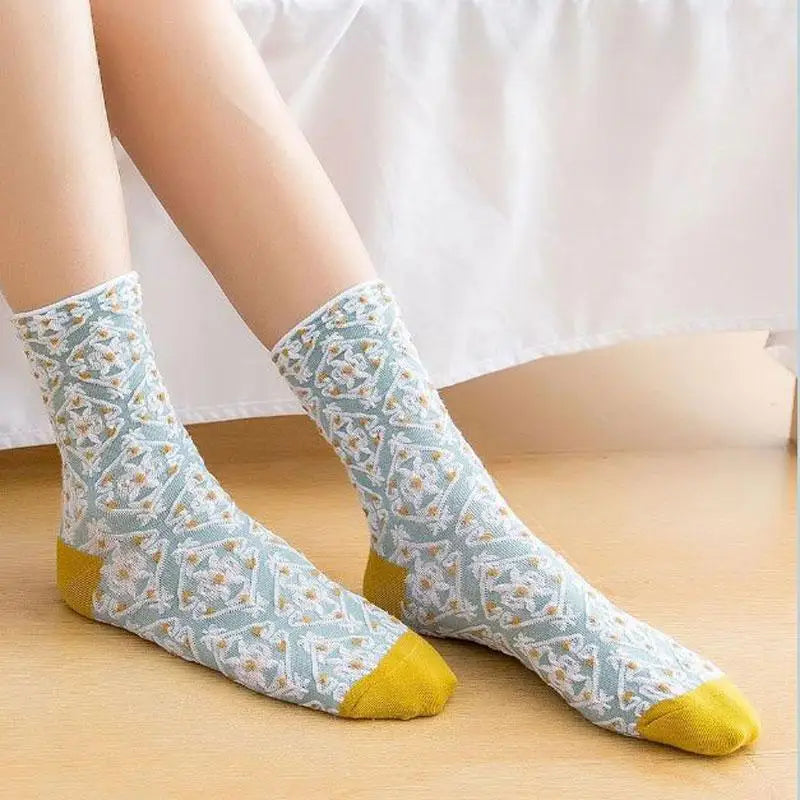 Women's Cotton Socks with Knitted Floral Pattern, Reinforced Heel