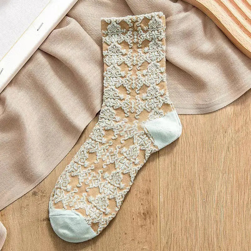 Women's Cotton Socks with Knitted Floral Pattern, Reinforced Heel