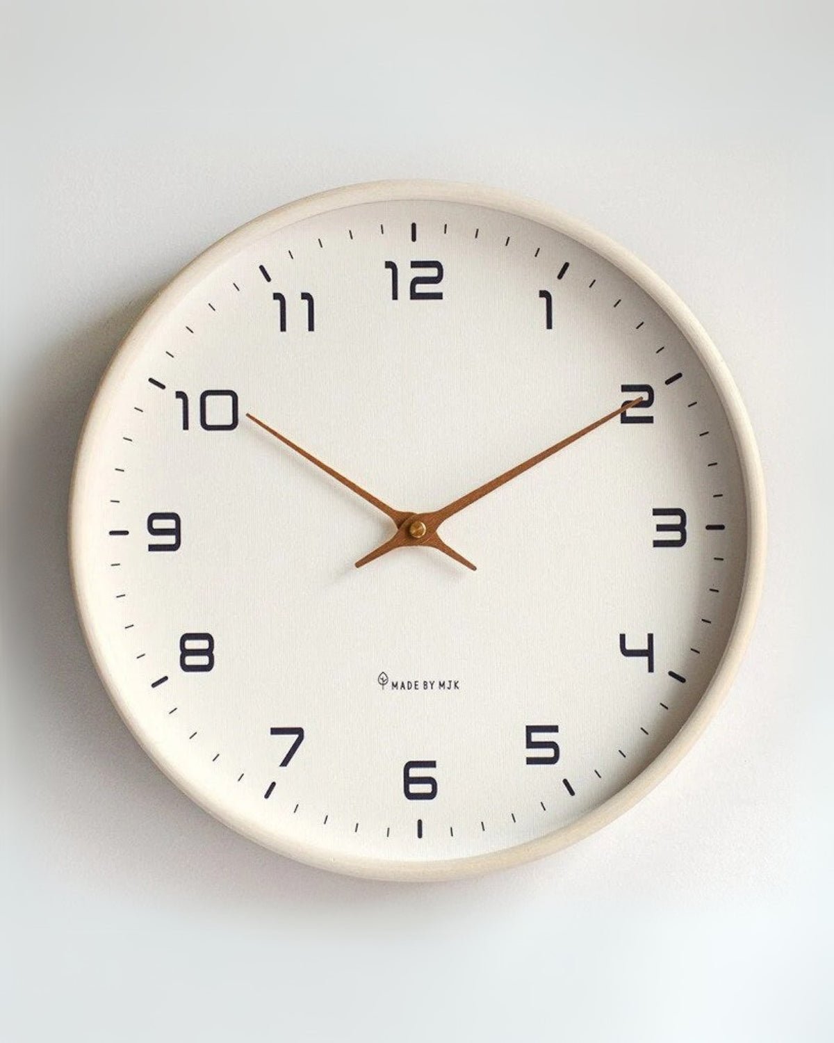 Aurora Holzpendeluhr – Zeitlose Eleganz für Ihr Interieur - Bolania