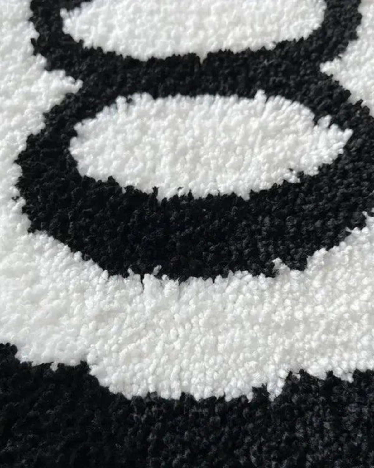 Ébène Rond Teppich – Luxuriöses Statement in Schwarz-Weiß