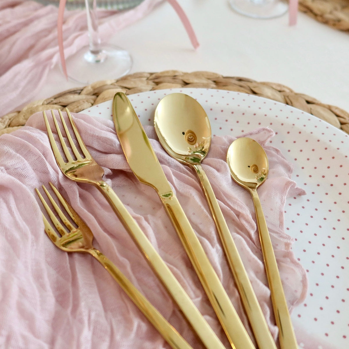 Besteck-Set 30-teilig aus 18/10 Edelstahl für 6 Personen Poliert Spülmaschinenfest FDA-Geprüft Modernes Design - Bolania
