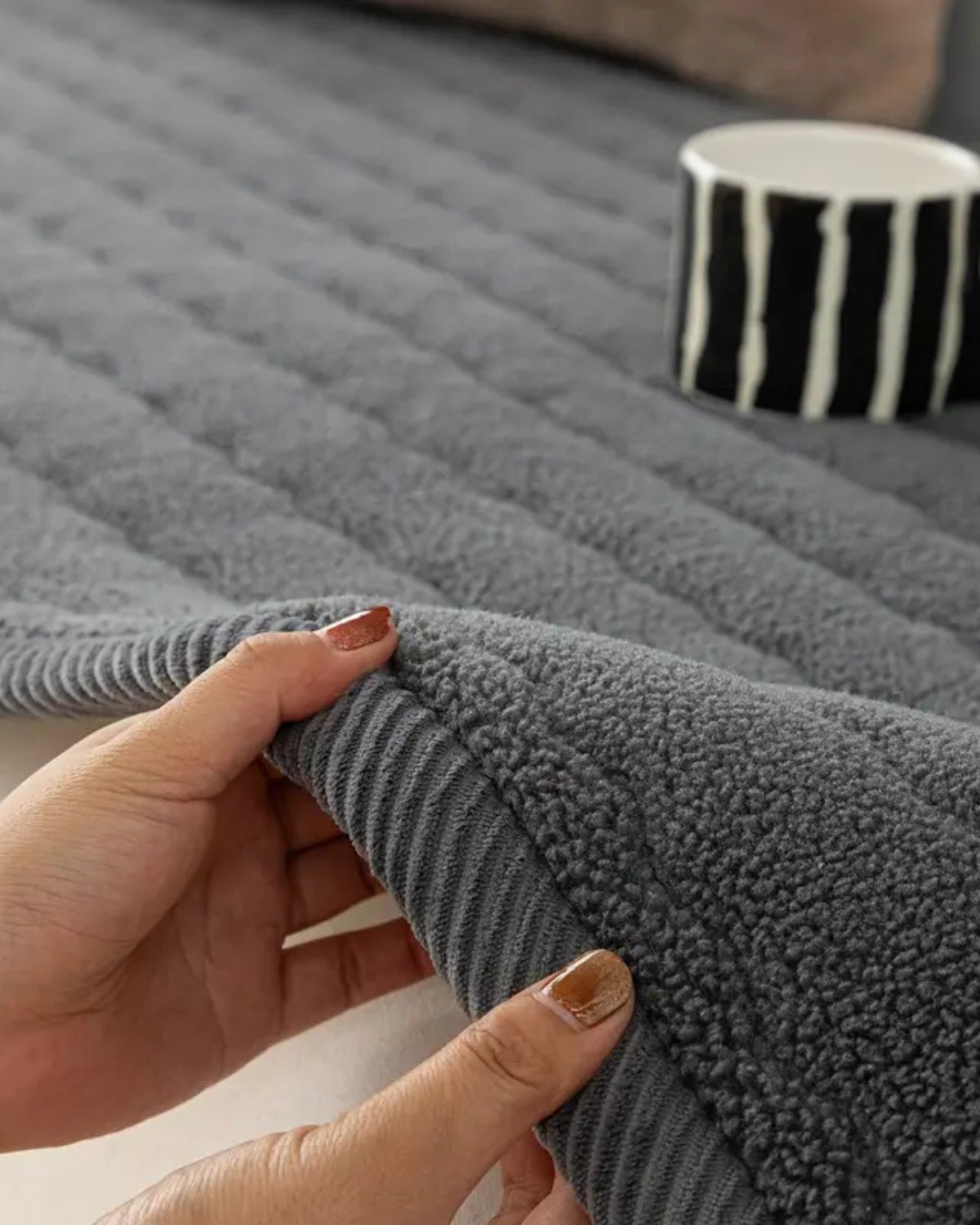 Veloria – Elegante Sofahusse aus Kuschelweich-Wolle