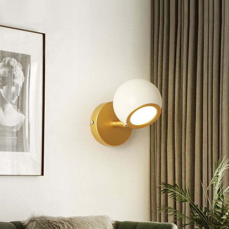 Bolania | Wandleuchte - Elegantes kugelförmiges Design mit goldenen Akzenten - Modernes Dekor - Bolania