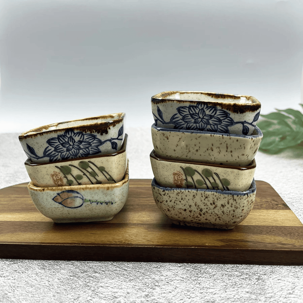 Dip Schälchen aus Keramik im Japanischen Stil, 4er-Set, Quadratisch mit Bemaltem Dekor, Stapelbar - Bolania
