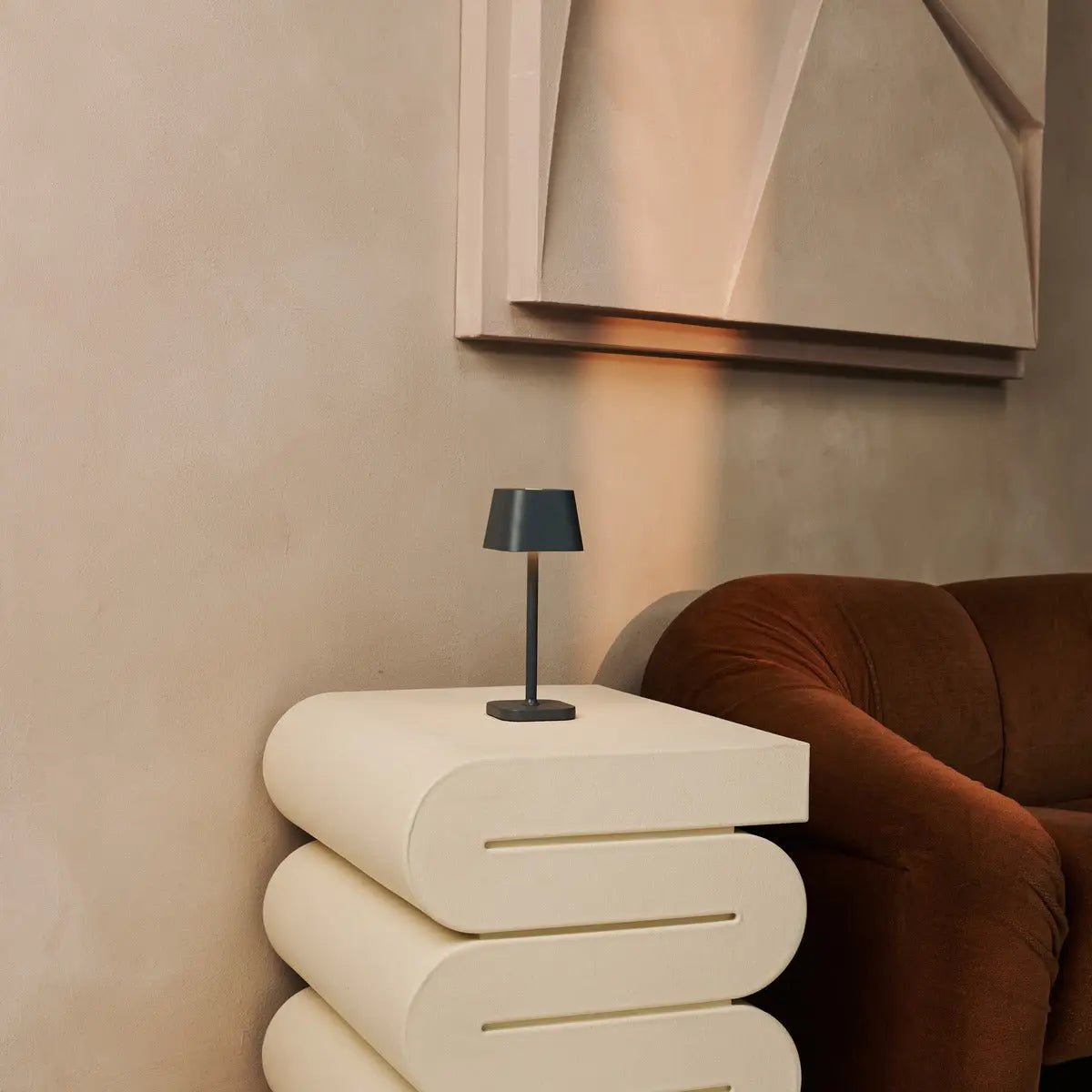 Bolania | Tischlampe - Stilvolle wiederaufladbare steingraue Lampe - dimmbar