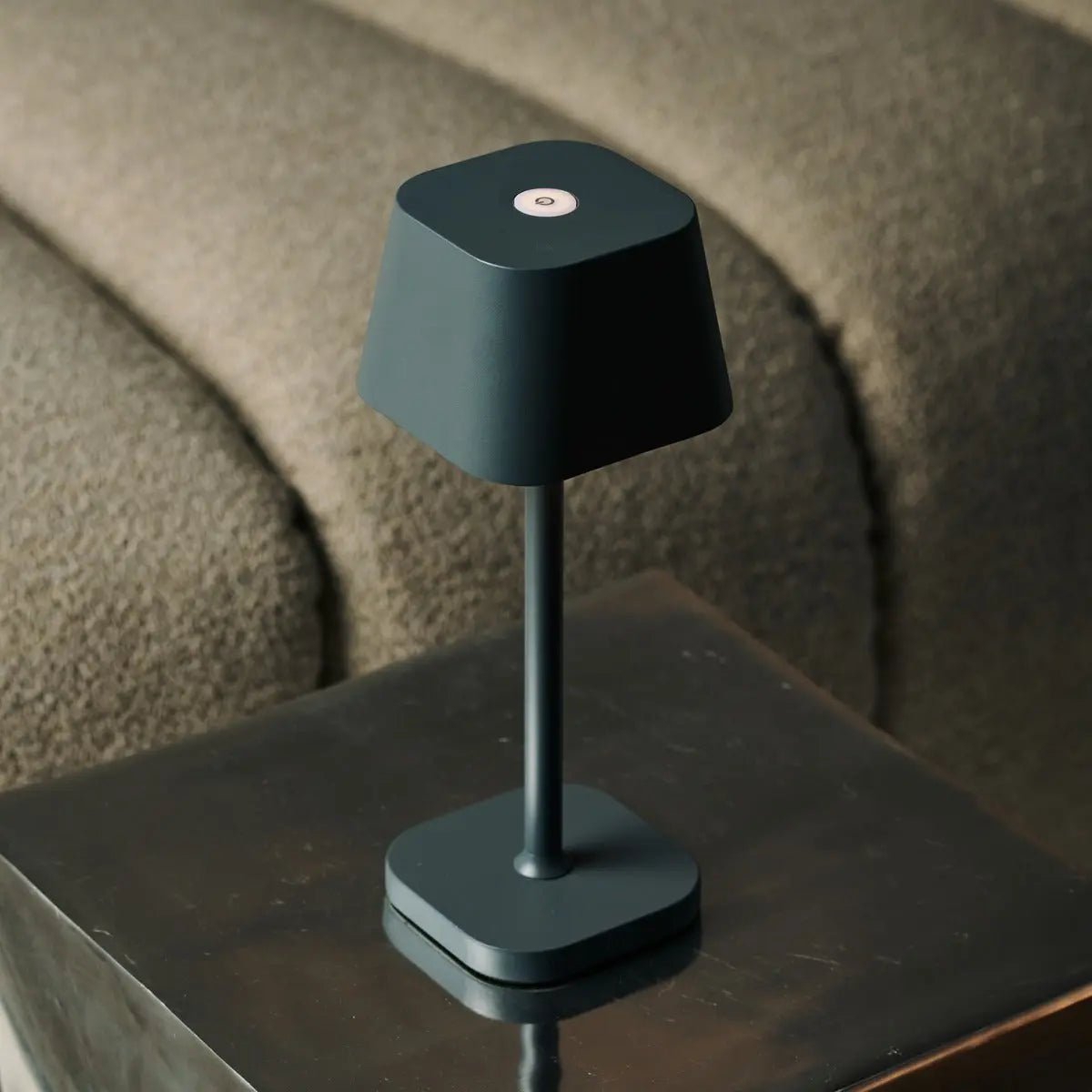 Bolania | Tischlampe - Stilvolle wiederaufladbare steingraue Lampe - dimmbar