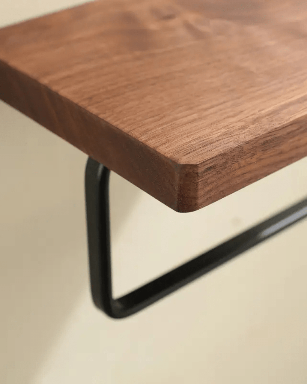 Ebénis – Eleganter Toilettenpapierhalter mit Ablage - Bolania