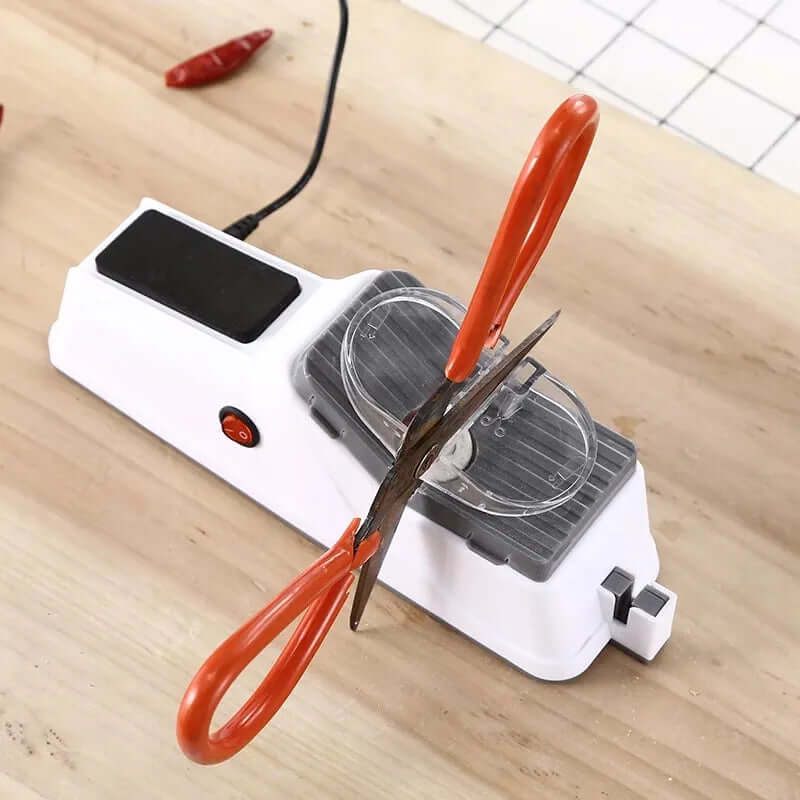Elektrischer Messerschärfer mit USB-Akku Drei Schleifstufen und Klingen-Führung für Küchenmesser Kompakt und Rutschfest