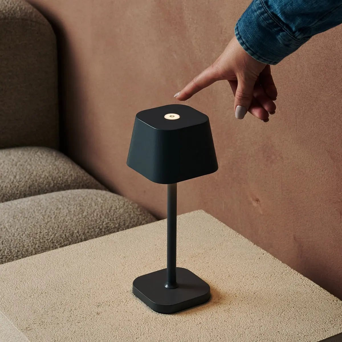 Bolania | Tischlampe - Stilvolle wiederaufladbare steingraue Lampe - dimmbar