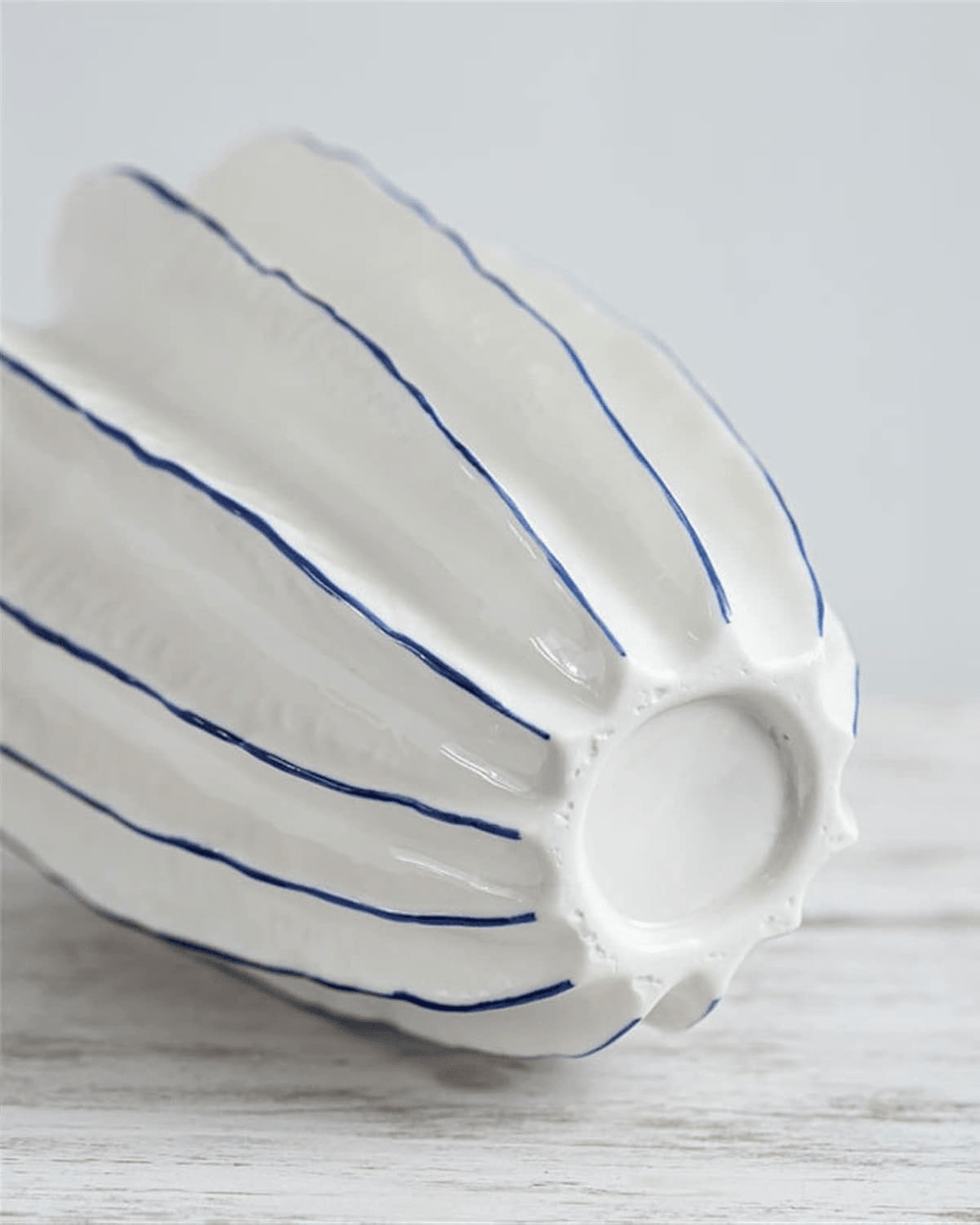 Floravia Aurea – Elegante Keramikvase mit Skulpturaler Silhouette - Bolania