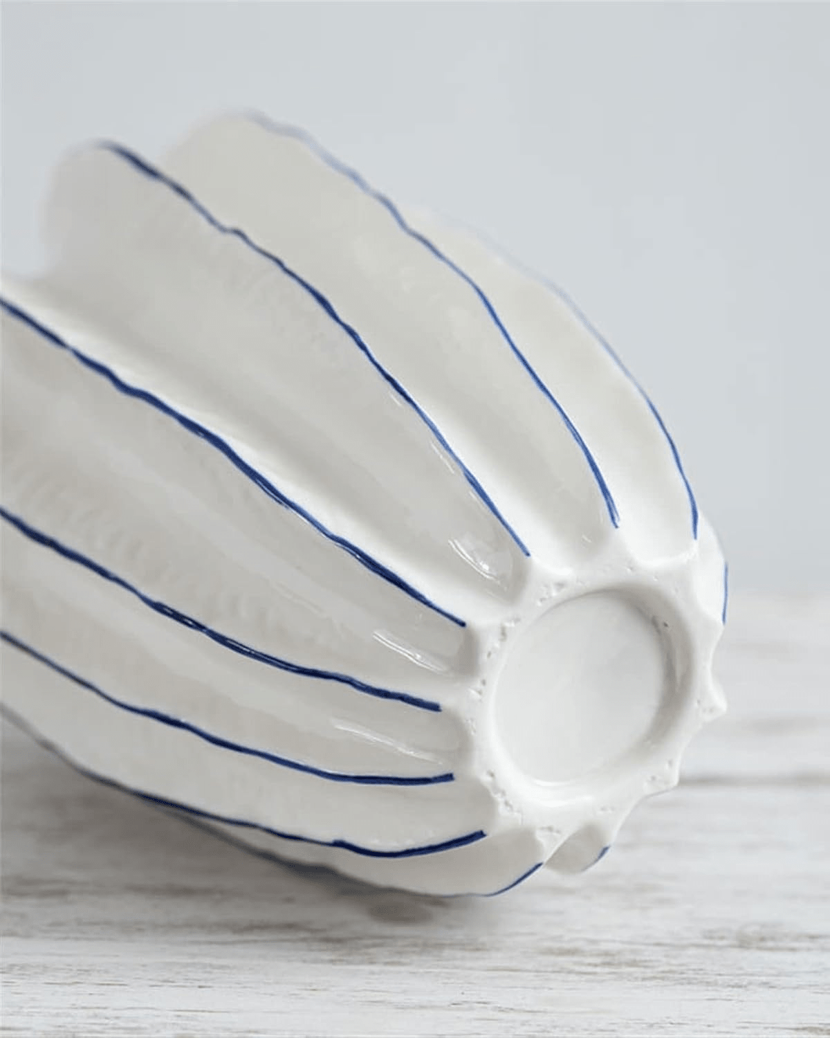 Floravia Aurea – Elegante Keramikvase mit Skulpturaler Silhouette - Bolania