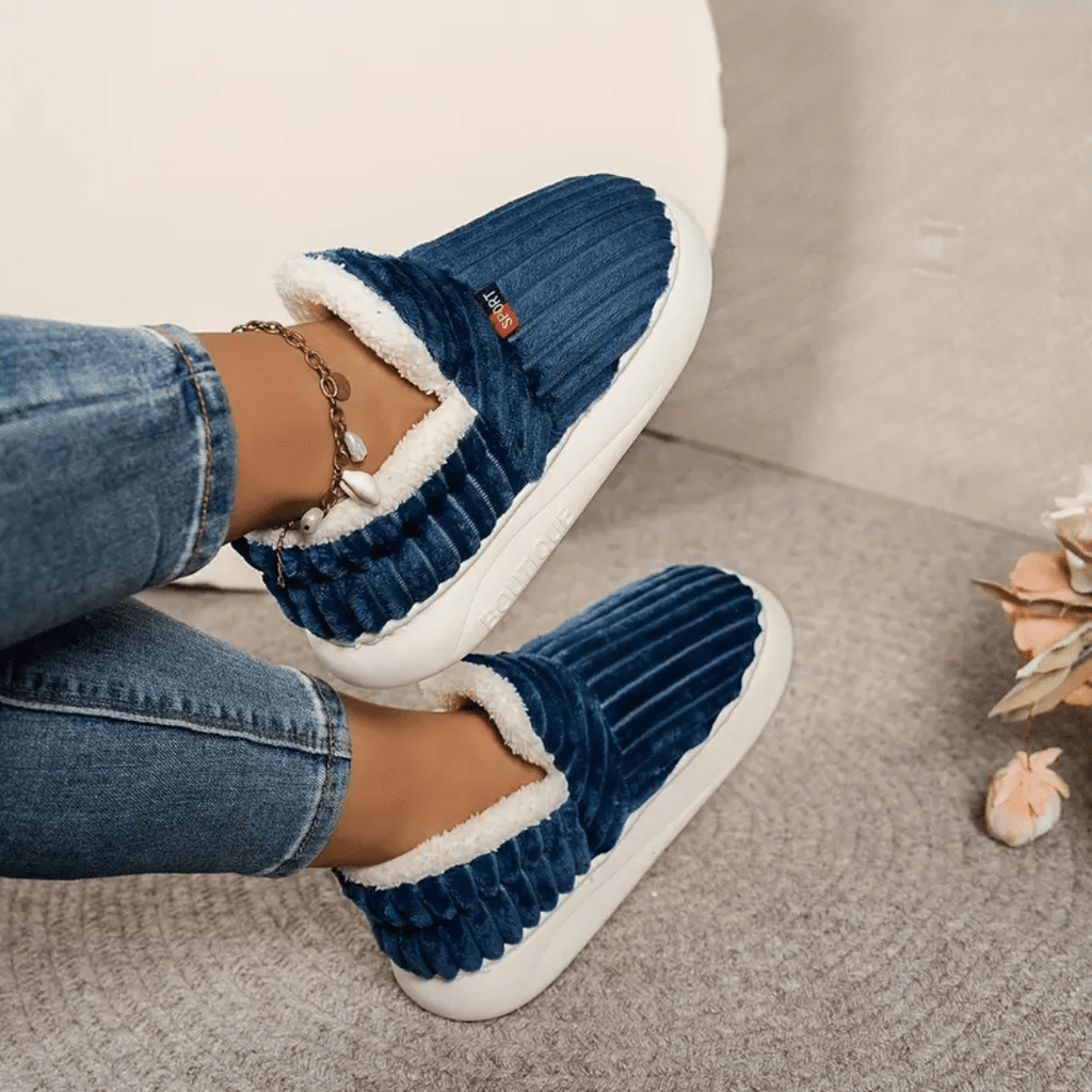 Hausschuhe aus Weichem Fleece und Cord-Optik mit Memory-Foam-Sohle und Rutschfester Unterseite für den Winter - Bolania