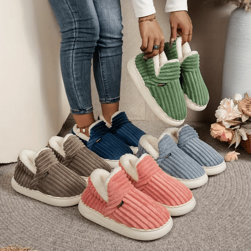 Hausschuhe aus Weichem Fleece und Cord-Optik mit Memory-Foam-Sohle und Rutschfester Unterseite für den Winter - Bolania