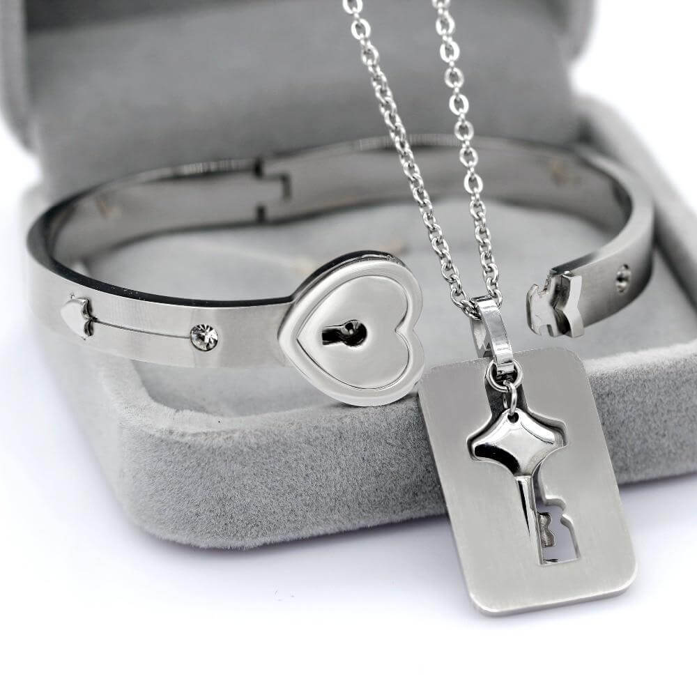 Couples Partner Jewelry Set Bracelet with Heart Lock and Necklace with Key Pendant Made of Stainless Steel, Silver-Colored