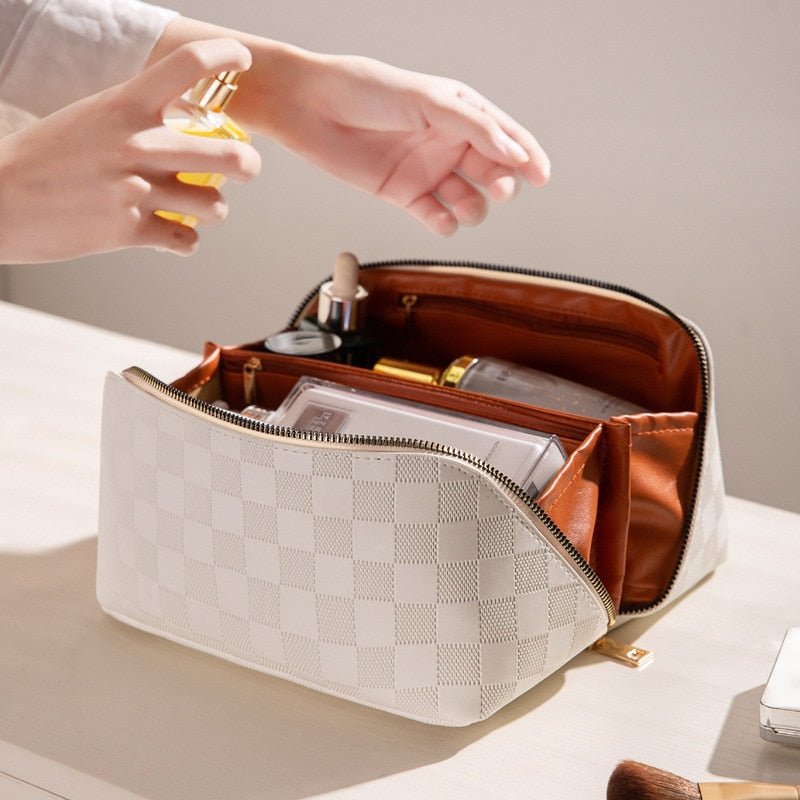 Kosmetiktasche aus PU - Leder mit Schachbrett - Prägung Mehrere Innenfächer und Wasserabweisende Oberfläche für Reise und Alltag - Bolania