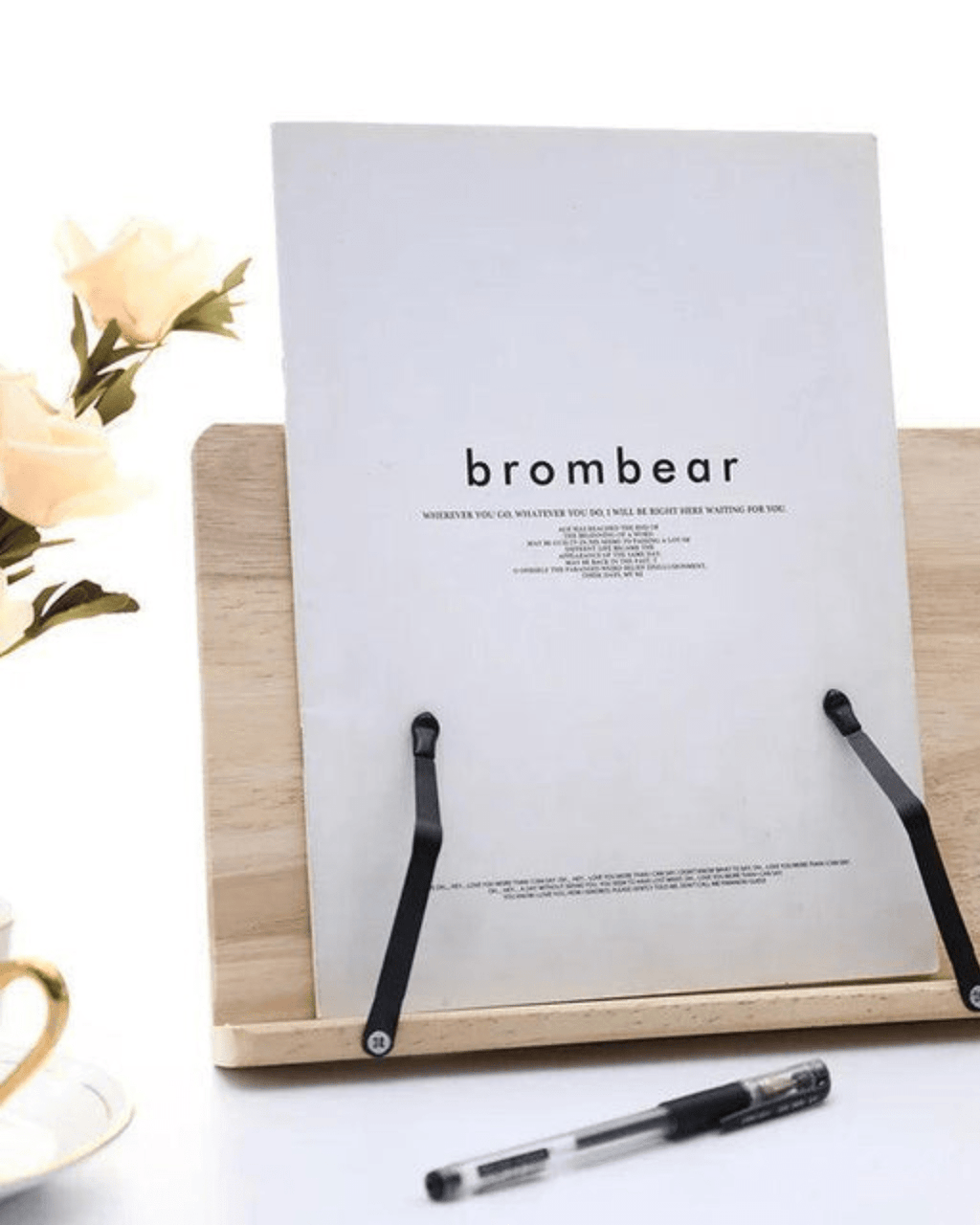 Liora View – Eleganter Buch - und Tabletständer aus Naturholz - Bolania