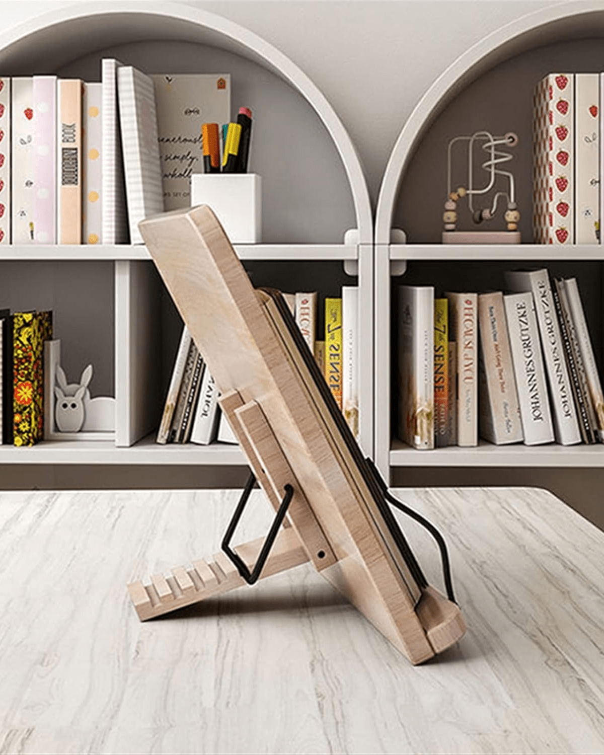 Liora View – Eleganter Buch - und Tabletständer aus Naturholz - Bolania